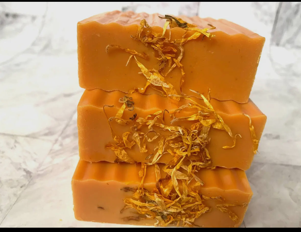 Turmeric + Manuka Honey| Dark spots | Skin Brightener| Radiant Glow | Blemishes |